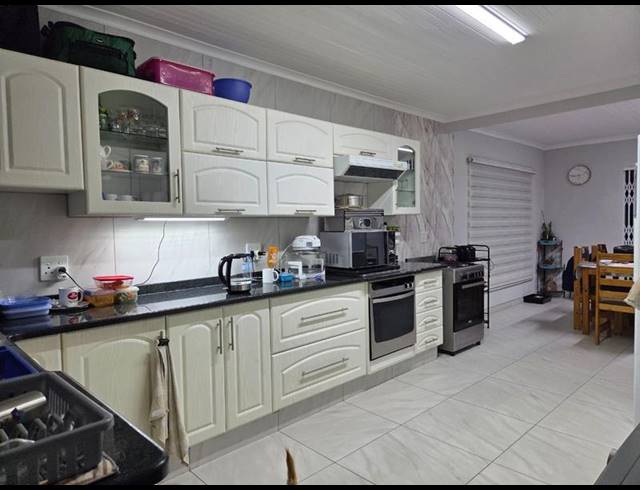 3 BEDROOM TOWNHOUSE FOR SALE IN AVIARYHILL